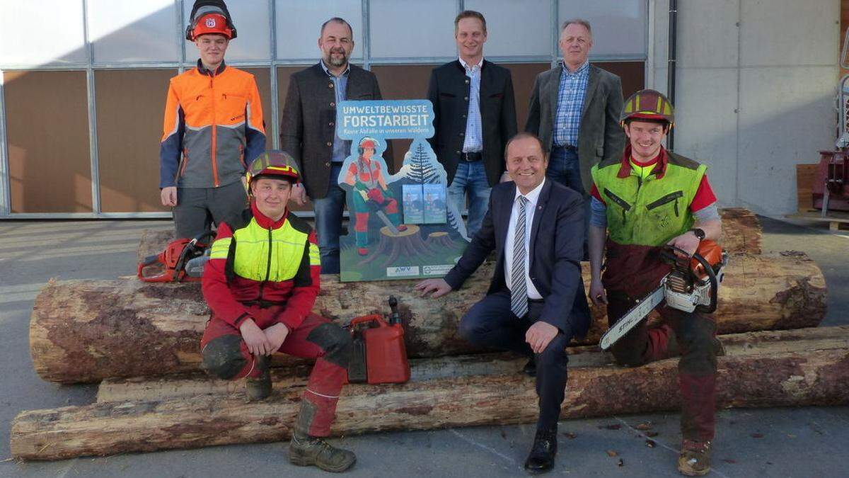 Kürzlich wurde der Folder in Lienz präsentiert. Die Broschüre ist bei den Abfallwirtschaftsverbänden erhältlich