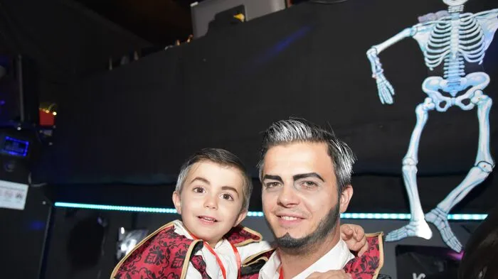 Bei der ausverkauften Kinder-Halloween-Party, die das Klagenfurter Volxhaus am Sonntag organisiert hatte, hatten die Kinder so ihren Spaß. Zauberer Magic Klaus zauberte und es gab auch eine Feuershow.
