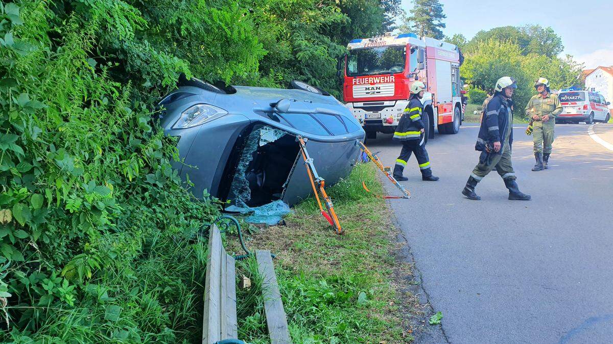 Der Pkw war langsam auf die Fahrerseite umgekippt.