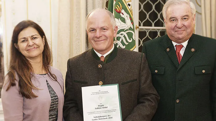 Bernd Prettenthaler (Mitte) mit Doris Kampus und Hermann Schützenhöfer