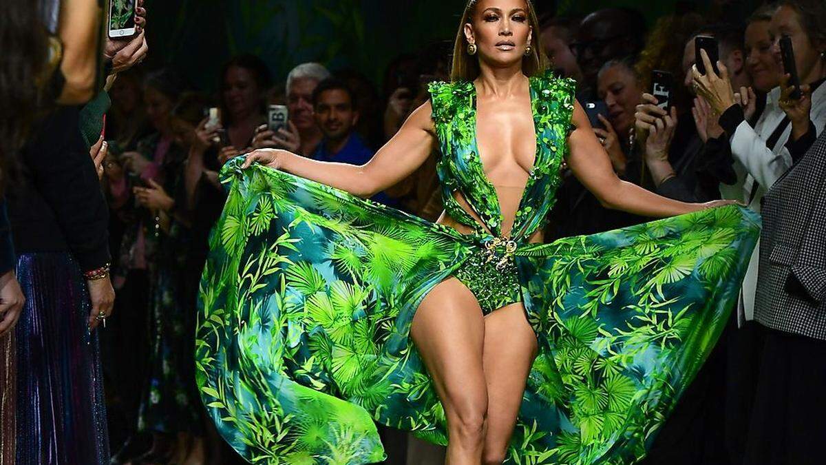 Jennifer Lopez in Versace