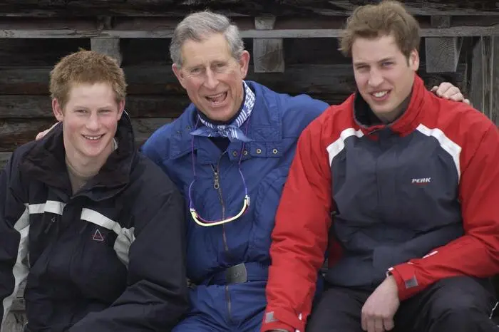 Harry im Skiurlaub mit Charles und William. Traditionell reist die Familie zum Skifahren nach Klosters in die Schweiz.