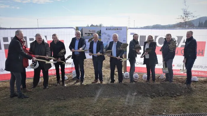Am Freitag erfolgte der Spatenstich für einen neuen Kindergarten und eine Kinderkrippe auf dem Grundstücksareal "am Vorum" in Voitsberg.
