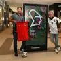 Sturm-Legende Ivica Vastic und Ankünder-Chef Dieter Weber (im Österreich-Dress der WM 1998) freuen sich auf einen schönen Fußballabend in der ShoppingCity Seiersberg