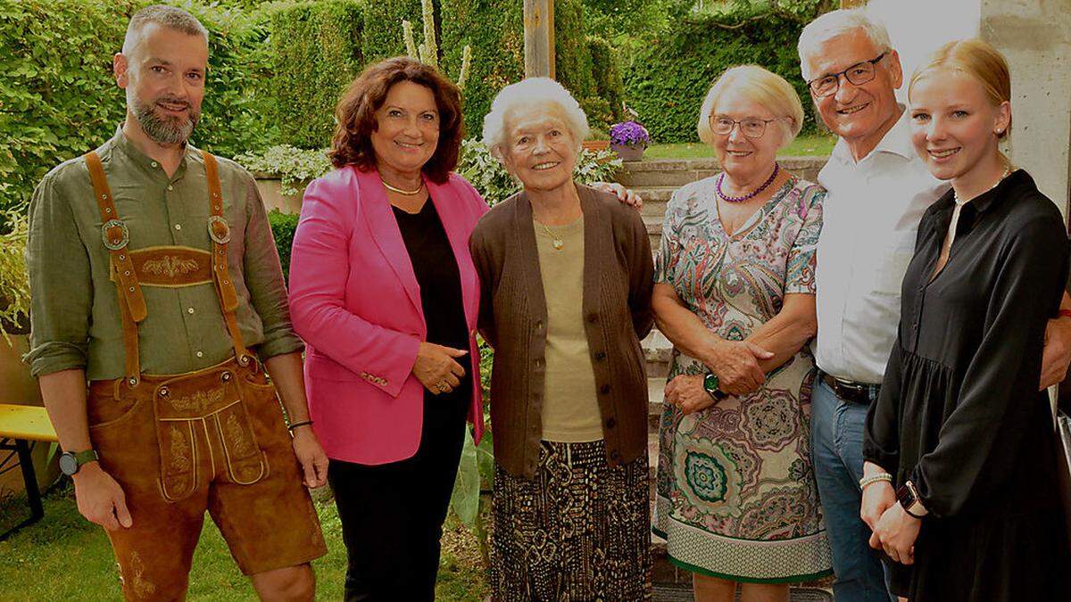 Martin Sablatnig, Elisabeth Scheucher, Rosalia, Veronika und Ferdinand Sablatnig mit Enkelin Valentina 