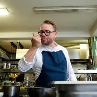 Dürfte ihm schmecken: Andreas Krainer hat einen halben Punkt dazugewonnen und rangiert nun allein auf dem ersten Platz in Bruck-Mürzzuschlag