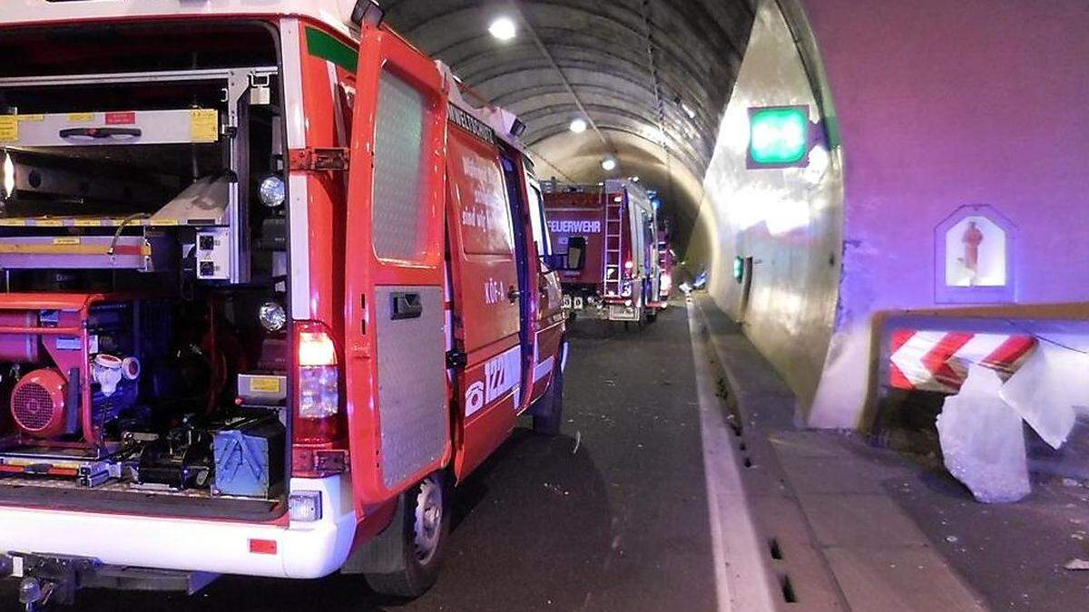 Die Feuerwehren Leoben-Stadt und Niklasdorf waren Dienstag im Niklasdorftunnel im Einsatz (Sujetbild)