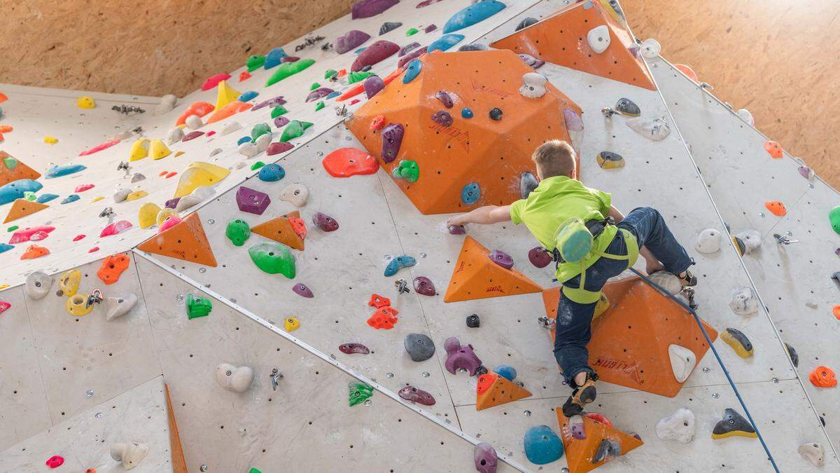 Auch Kletter- und Boulderkurse bietet das Sportamt in seinem Sommerpprogramm an. 