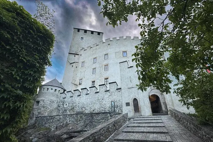 Der Schauplatz: Schloss Bruck in Lienz