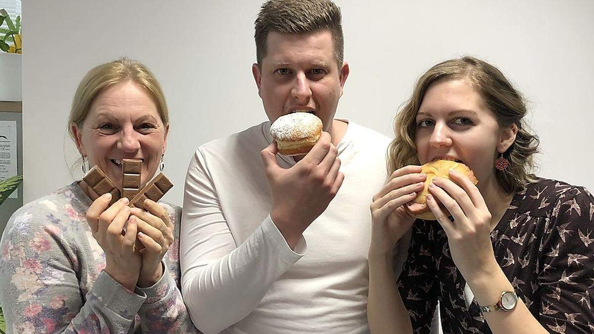 Die Mitarbeiter des Kleine-Zeitung-Büros in Leibnitz fasten: Bettina Kuzmicki und Alexander Lienhart verzichten auf Süßes, Barbara Kahr schwört dem Fleisch ab. Im Fastentagebuch notieren die Drei ihre Erfahrungen