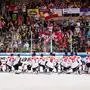 KREFELD,GERMANY,13.NOV.22 - ICE HOCKEY - Deutschland Cup, OEEHV international match, Austria vs Denmark. Image shows the rejoicing of Team AUT with their fans.
Photo: GEPA pictures/ DEB/ City-Press/ Marco Leipold - ATTENTION - COPYRIGHT FOR AUSTRIAN CLIENTS ONLY