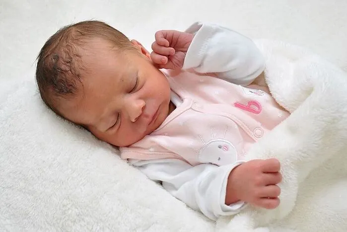 Romana und Daniel Arnold aus Arnoldstein konnten am 17. August um 8.21 Uhr erstmals Ella (2866 g, 49 cm) in den Armen halten. Überglücklich sind auch die Geschwister Tobias und Lukas.