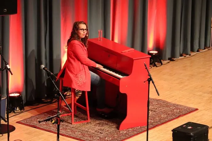 Das Unterhaltungsprogramm fand wieder großen Anklang bei den Gästen: Betty O. (Bild), die Herzkraft Band, Martin Kosch, The Sugar Cats und Divas of the Ages unterhielten bestens.