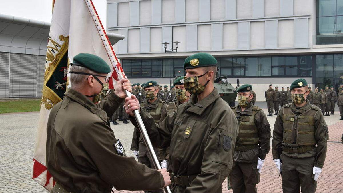 Brigadekommandant Christian Habersatter übergab Georg Pilz (r.) das Kommando über das Jägerbataillon 17