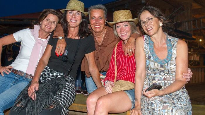 Drei Feuerwehren im Bezirk Klagenfurt Stadt und Land nutzten dieses Wochenende für Feuerwehrfeste. In Glainach im Rosental (siehe Foto) gab es des Countryfest der FF Glainach. In Pritschitz zwischen Krumpendorf und Pörtschach lud die FF Pritschitz zum Tag der offenen Tür samt Fest mit Bootsfahrt über den Wörthersee. Und im Norden von Klagenfurt hatte die FF St. Georgen am Sandhof zwei Fire-Abende.