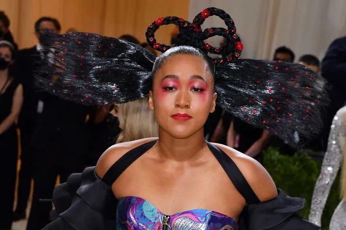 Und Naomi Osaka fungierte gemeinsam mit Billie Eilish, Amanda Gorman und Timothee Chalamet als Co-Gastgeberin.