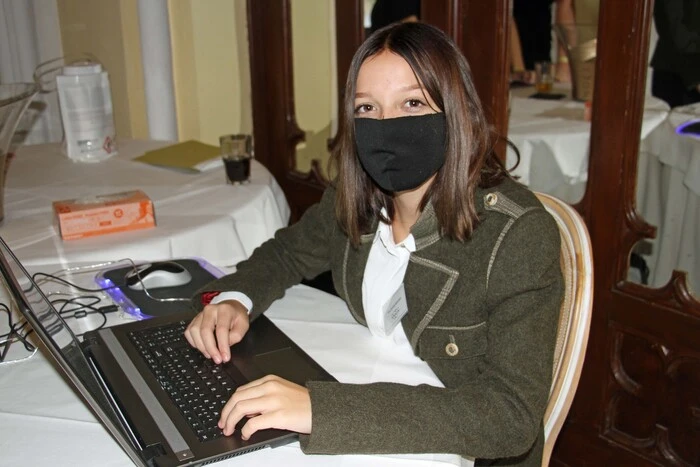 Charmante Begrüßung vor der Registrierung und dem Akzeptieren der Sicherheitsbestimmungen, durch Pia Zimmermann. 