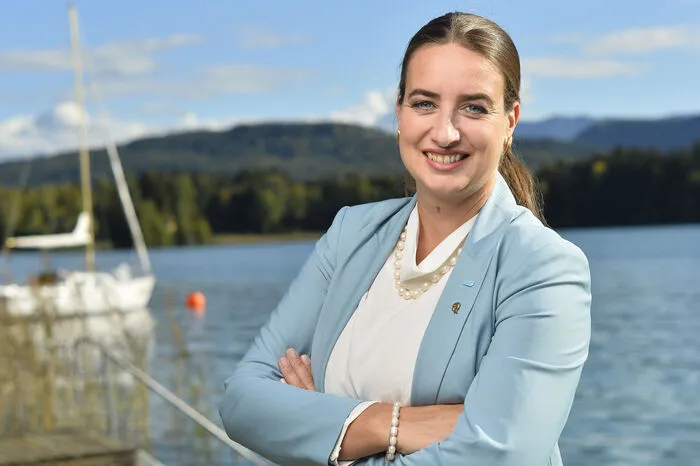 Seit 2015 ist die zweifache Mutter, Touristik-Kauffrau und Landtagsabgeordnete, Silvia Häusl-Benz, Bürgermeisterin in Pörtschach. Die 41-Jährige wurde mit 55,51 Prozent erneut zur Gemeindechefin gewählt. „Ich bin ein Tourismuskind und bin zwischen Gästen aufgewachsen. Das prägt auch meine Einstellung zu meiner Arbeit als Bürgermeisterin und Landtagsabgeordnete. Es bereitet mir große Freude mit und für die Menschen zu arbeiten und neue Projekte auf den Weg zu bringen.“