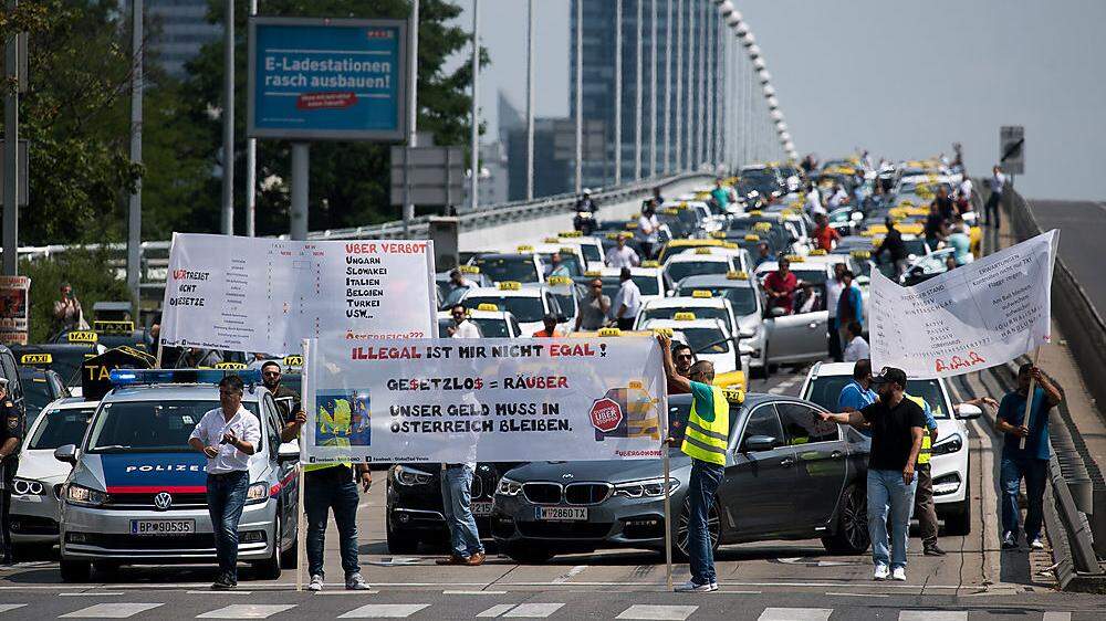 Immer wieder demonstrierten die Wiener Taxler gegen den Fahrdienst Uber. Auf politischer Ebene dürften sie sich durchgesetzt haben.