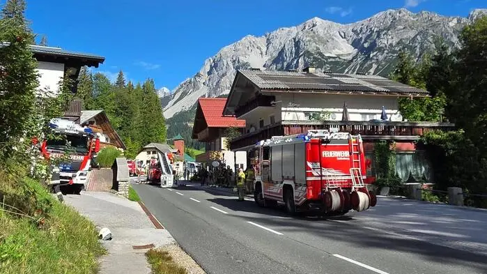 Die Feuerwehren Ramsau am Dachstein und Schladming wurden am Sonntagvormittag zu einem Brand in einer Wohnung gerufen