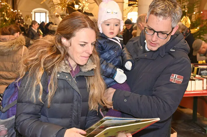 Großes Interesse wie immer am Bücherstand.