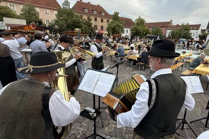 Für beste musikalische Stimmung sorgten Lafnitztaler Blas, Six Gin, Volxpop und die Thermenland Böhmische.