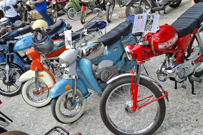 Neben den bekannten heimischen Marken wie Puch und KTM waren auch heuer wieder viele exotische Raritäten, bestens gepflegt und geputzt zu bestaunen.