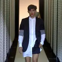 Sakko, Kaftan, Shorts: Laufsteg-Präsentation von Designer David Delfin (in Madrid)