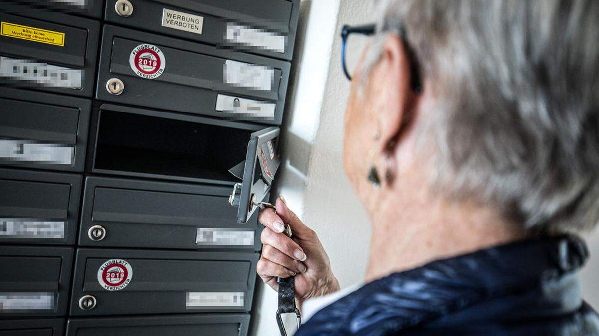 Ihr Briefkasten bleibt seit Juni des Vorjahres fast durchgehend leer, sagt die Klagenfurterin: „Wo sind meine Briefe?“. 