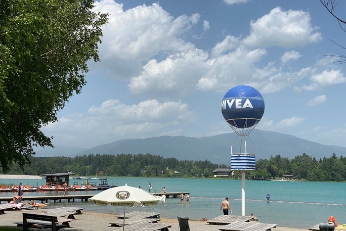 Strandbad Faak am See Seestraße 2, 9583 Finkenstein am Faaker See Eintritt Erwachsene: ab 16 JahrenErwachsene ganztägig: 5,00 EuroErwachsene halbtägig ab 13 Uhr: 4,50 EuroErwachsene ab 16 Uhr: 3,00 EuroSaisonkarte: 60,00 Euro // ab 16 Uhr: 30,00 EuroKinder ganztägig: 1,50 EuroKinder halbtägig ab 13 Uhr: 1,00 EuroKinder ab 16:00 Uhr: 0,50 EuroSaisonkarte ab 16 Uhr: 10,00 Euro