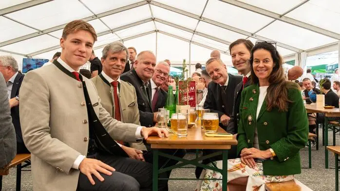 Eigentümerfamilie, Vorstands- sowie Aufsichtsratsmitglieder und der Gaishorner Bürgermeister waren mit von der Partie