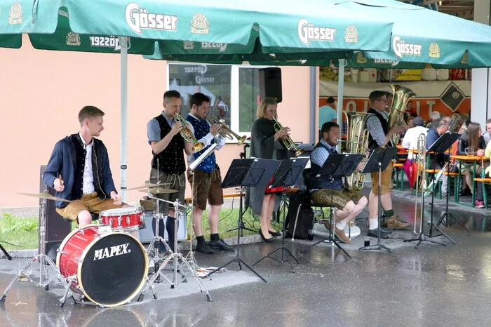 Für den optimalen Sound sorgte die „Ebersteiner Kirchtagsmusi“. 