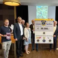 Die Unterstützer der Spendensammelaktion (v.l.n.r.): David Reczek, Harald Kager, Siegfried Ledolter, Petra Harkam, Leo Bernhard, Leo Lückl, Gundo Lamprecht und Gerhard Hohl