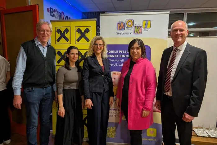 Rund 500 Gäste genossen einen musikalischen Abend für den guten Zweck. Darunter Sandra Waldhaus (Mitte), Vorstandsmitglied bei MOKI (Mobile Hauskrankenpflege für Kinder in der Steiermark). Für die Organisation kamen heuer 3500 Euro an freiwilligen Spenden zusammen
