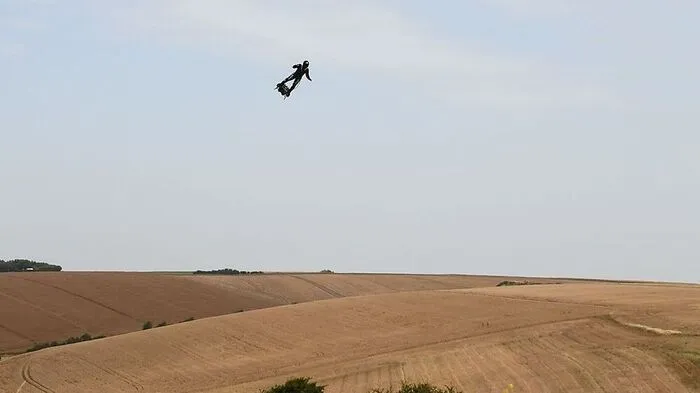 Jetski-Weltmeister will mit "Flyboard" über den Ärmelkanal fliegen