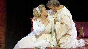 Rachel Wiilis-Sørensen (Desdemona) und Jonas Kaufmann (Otello) einander zugeneigt