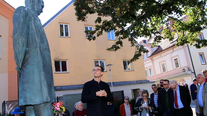 Auch bei der anschließenden Diskussion im Kunsthaus waren es zahlreiche Interessierte, welche den Ausführungen von Thomas Geiger, Moderator Heimo Halbrainer und Sozialhistoriker Joachim Hainzl folgten. In der Diskussion wurden ebenso die unterschiedlichen Sichtweisen über Kloepfer als Arzt, Dichter, Menschenfreund und Nationalsozialist der ersten Stunde ausgelotet.
