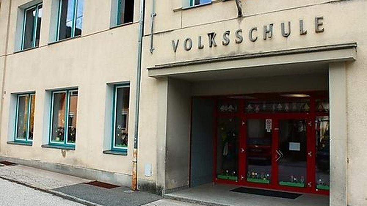 Die alte Volksschule soll ab Montag umgebaut werden