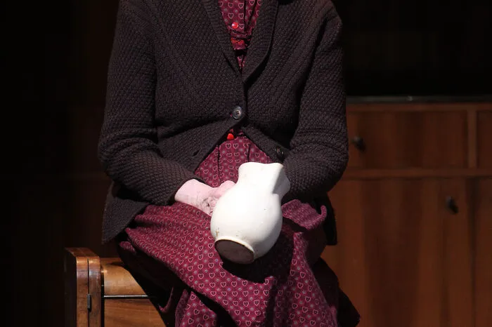 Szenenbild aus "Die Großmuter" am Wiener Akademietheater aus dem Jahr 2010.
