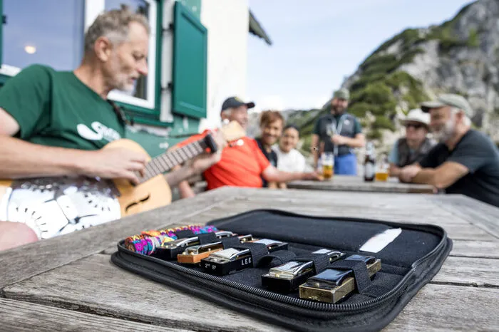 Echt, ehrlich, erdig und hörenswert: Sepp Tieber-Kessler und Stevie Muskatelz bei ihrem Konzert vor dem Admonter Haus
