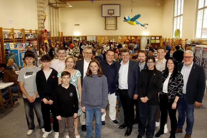 Direktor Martin Steiner begrüßte Bürgermeister Franz Jost, Vizebürgermeister Roland Gogg, die beiden Stadträtinnen Yvonne Medina Sandino und Barbara Raidl sowie Markus Jahn vom Stadtmarketing.