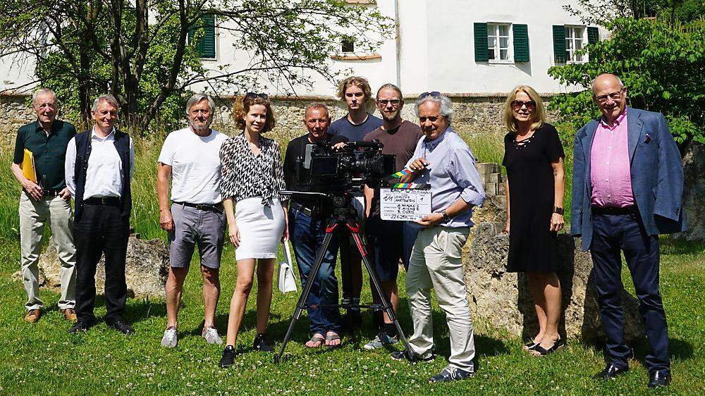 Das Team von &quot;ran-Film&quot; (Mitte) mit Johann Hofer und Reinhold Glehr (links) sowie Rita Schreiner (Kulturreferat Hartberg) und Andreas Bardeau (rechts)