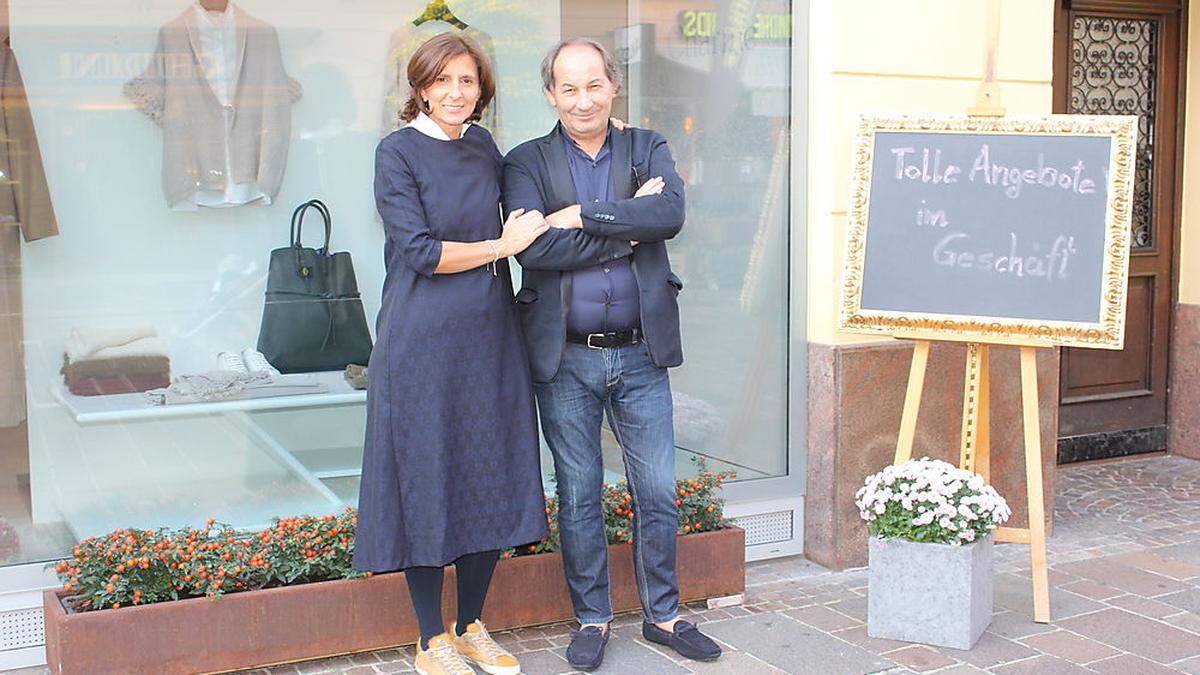 Brigitte Guagliardi und Norberto Marchetti vor ihrem neuen Geschäft