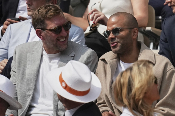 Ex-NBA-Star Dirk Nowitzki (links) mit Tony Parker