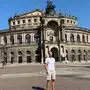 Mario Lerchenberger vor der Semper-Oper in Dresden