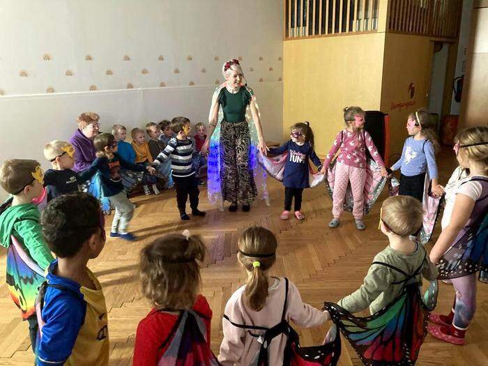 Sonja Pöschl bindet bei ihrem Mitmachtheater die Kinder aktiv ein