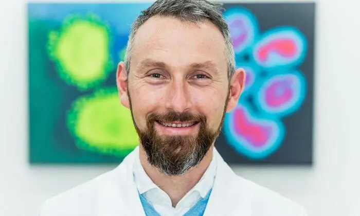 Klaus Vander ist Facharzt für klinische Mikrobiologie und Hygiene und ärztlicher Direktor des Instituts für Krankenhaushygiene und Mikrobiologie in Graz 