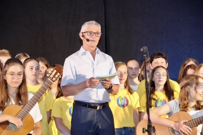 Schuldirektor Michael Persterer führte durch das Programm.