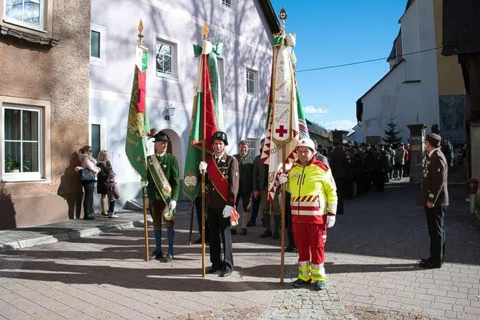 Besonders erfreut waren die Kameraden der Freiwilligen Feuerwehr Mautern, die der Bevölkerung am Nationalfeiertag ihr neues Fahrzeug, einen LkwA, vorstellen konnten.
