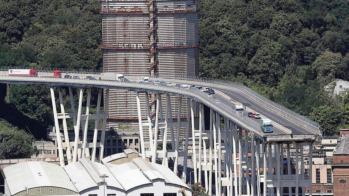 Die Brücke wurde zwischen 1963 und 1967 gebaut